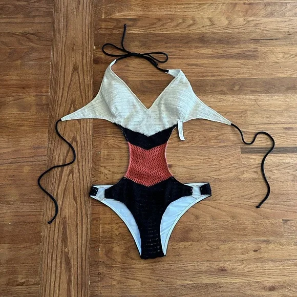 Victoria Secret crochet one piece swimsuit Boho Woman's Small New - Picture 3 of 9